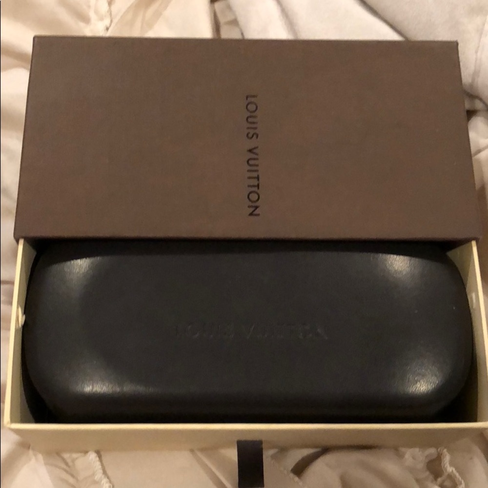 Louis Vuitton Sunglasses - Picture 7 of 8